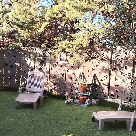 Les Lauriers Roses Holiday home Salavas