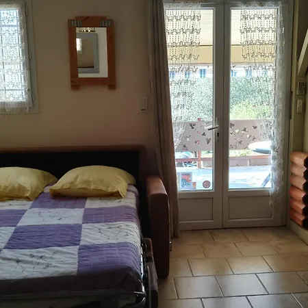 Les Lauriers Roses Holiday home Salavas